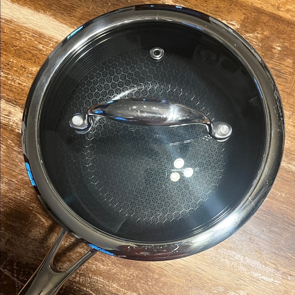 Hexclad 2 quart saucepan